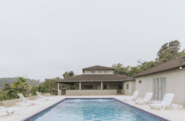 Casa em Parelheiros com piscina e churrasqueira