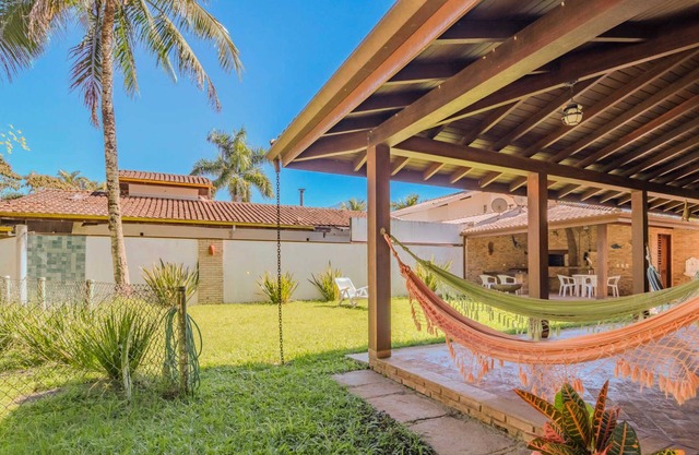 Casa em Ubatuba com área gourmet e acesso ao rio