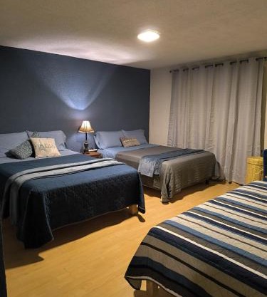 Casa equipada con estacionamiento privado y jardín