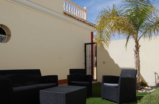 Casa Feliz: House with a beautiful garden!