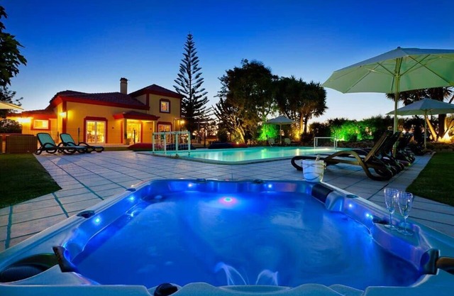 Casa Grande - 6 Bedrooms, outside kitchen, fenced pool, wheelchair friendly