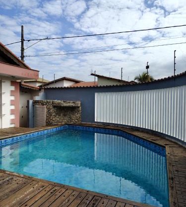 Casa grande com piscina