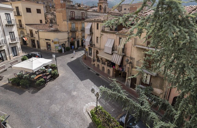 Casa in Piazza, in the historic center of Castelbuono