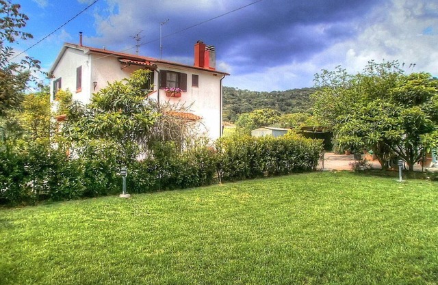 Casa Melampo: A graceful apartment that covers the entire top floor of an ancient country manor situated in the heart of the Tuscan countryside.