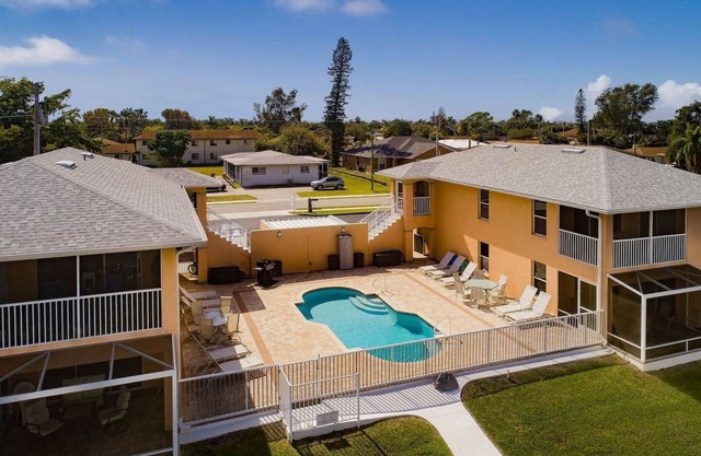 Casa Laura Unit A - Lake Louise with a private pool