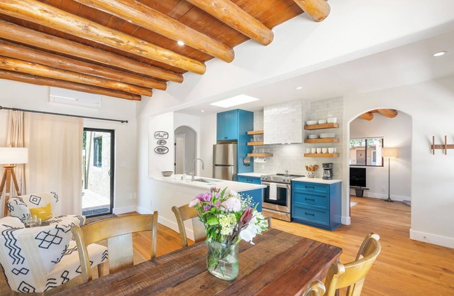 Casa Lucia - Walk to Plaza, Outdoor Living, Gourmet Kitchen