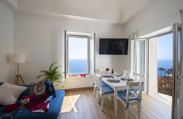 Casa Madonna Del Mare- Villa with sea view, a few steps from the beach