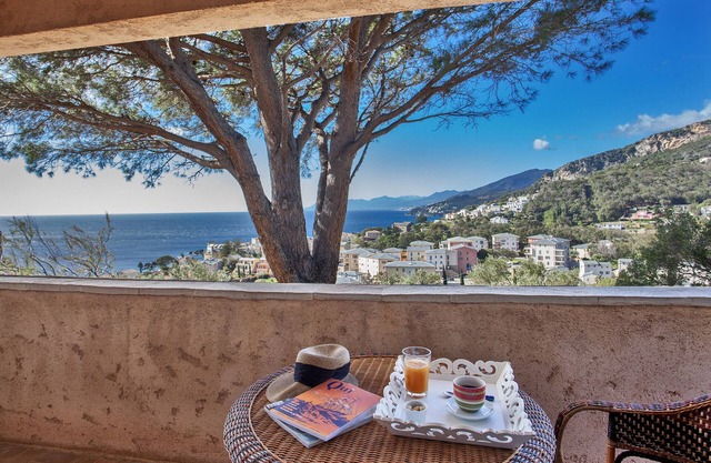 Casa Marinu Muntese near the convent of Erbalunga, with terrace sea view