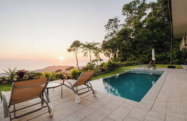 Casa Montaña - Majestic Ocean Views at Dominical Hills