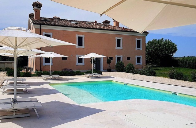 Casa Mortella B: A graceful apartment that is part of an ancient manor house, with Free WI-FI.