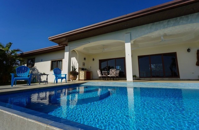Casa Nero Panama, Boca Chica, Chiriqui, on Playa Hermosa, with private infinity pool
