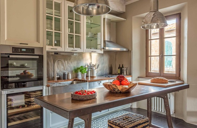 Casa Nobile - Five Bedroom Villa, Sleeps 9