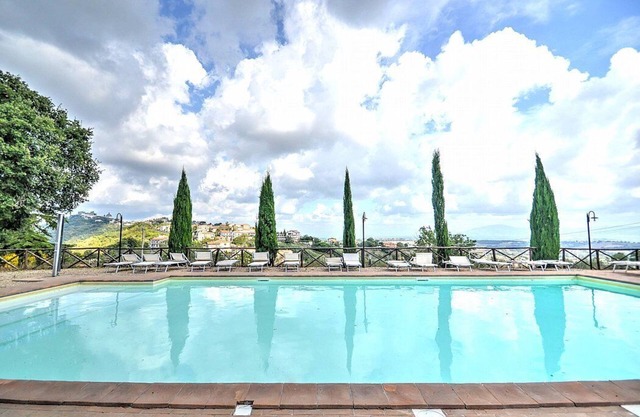 Casa Nocetta F: A characteristic and welcoming age-old farm house surrounded by the greenery, with Free WI-FI.