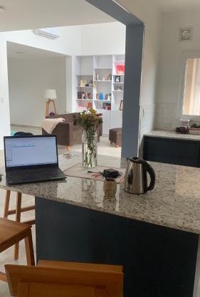 Casa nueva estilo moderna, muy luminosa