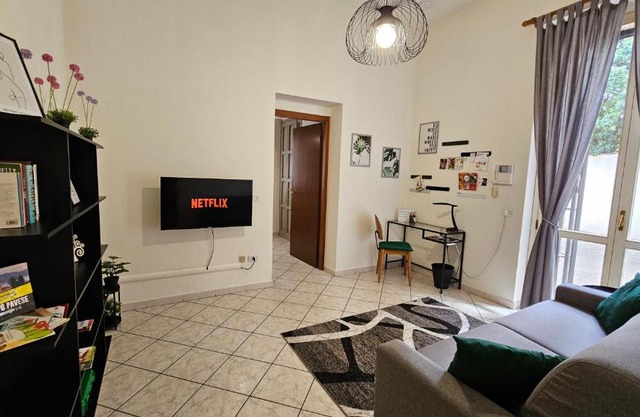 CASA OLTREPO fresco centrale ma silenzioso parcheggio interno