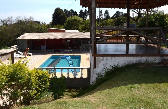 Casa p/ relaxar com piscina e Wi-Fi em Mairinque