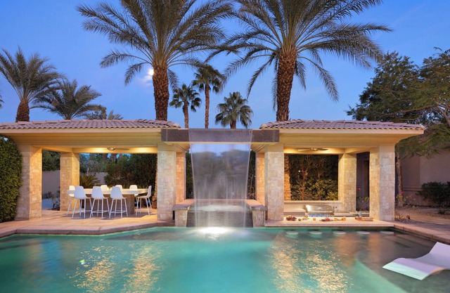 Casa Palmera by Avantstay Entertainer's Oasis w/Guesthouse