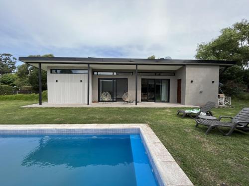 Casa Paola - Loft en Zona Acantilados Para 4 PAX Con Pileta - Hola Sur