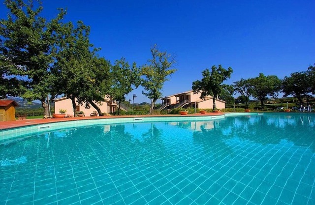 Casa Pegaso A: A welcoming apartment built on a hillside, surrounded by meadows and woods.