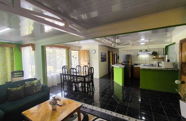 Casa Rincón del Monte esta muy cerca del centro y en un barrio tranquilo.