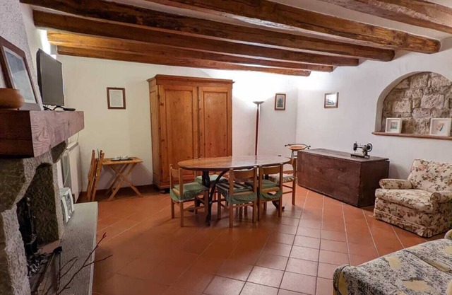 CASA SANDRO-Apartment within a medieval hamlet The houses of Quota