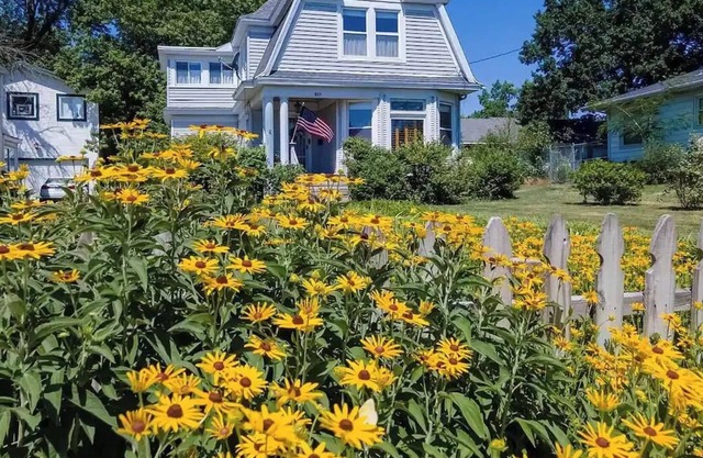 Casa Sunflower in the Historic Brick District