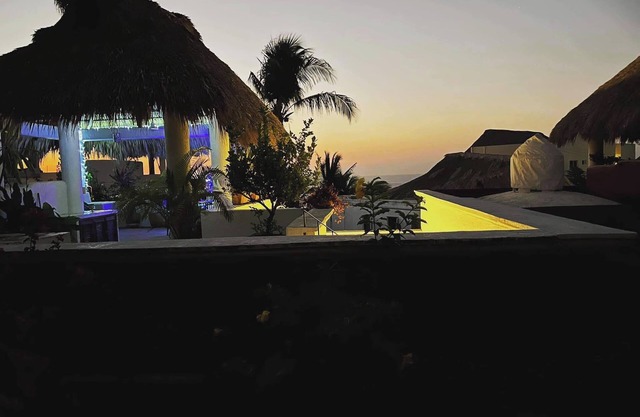 Casa Tres 2BR Starlink Walk to Beaches Ocean View