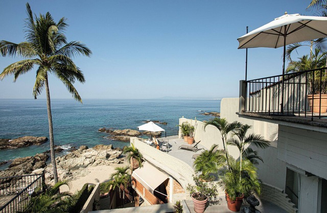 Casa Tres Vidas - Beachfront Villa on Playa Conchas Chinas