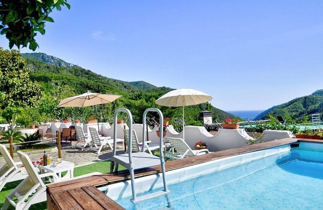 Casa Trifone B: A graceful apartment that is part of a villa surrounded by the greenery, with Free WI-FI.