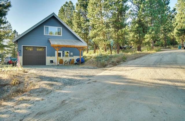 Cascade Cabin Hideaway w/Views, 1/2 Mi to Lake