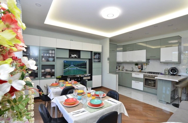 CASERTA DELUXE - ELEGANT APARTMENT IN CASERTA CENTER WELCOMES UP TO 5 GUESTS