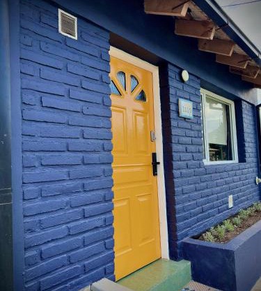 Casita del centro Esquel luz natural, wifi alto, ideal parejas, check in autónomo