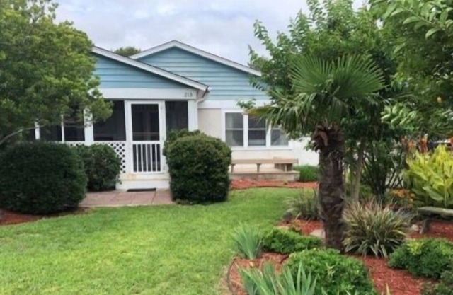 Castaway Cottage (3-Bedroom Villa) by RedAwning