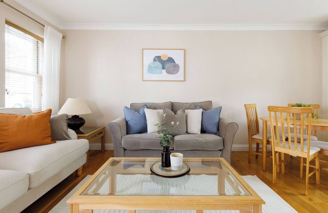 Castle Bank Terrace - just a few minutes walk to the high street