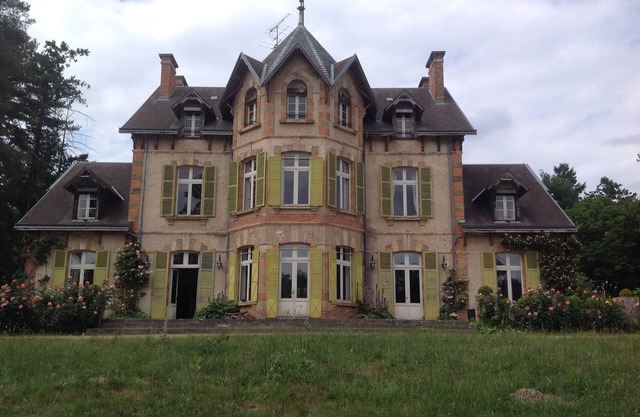 CASTLE IN BOCAGE BOURBONNAIS