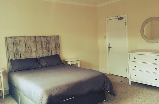 Castle View Stylish Room 4 with King-Size Bed