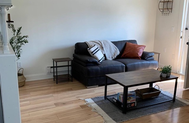 Cat-Friendly 2-Bedroom Apartment With WiFi In Charming Freemansburg