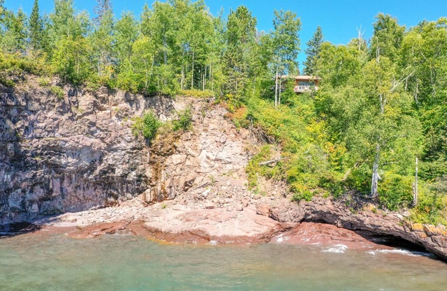Cathy`s Cove - Lake Superior - Lutsen, MN