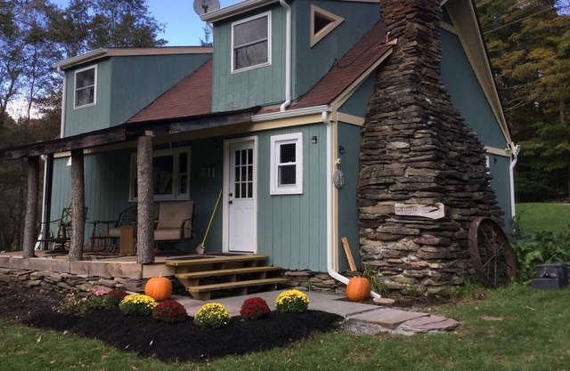 CATSKILL MOUNTAIN HIDEAWAY. Enjoy a retreat in this tranquil setting.