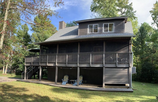 Cedar Beach Lodge is a beautiful, comfy, all-season home on the Chesapeake Bay