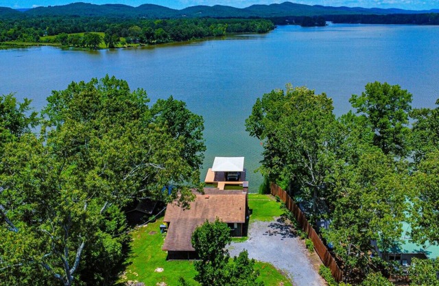 Cedar Cove on Weiss Lake