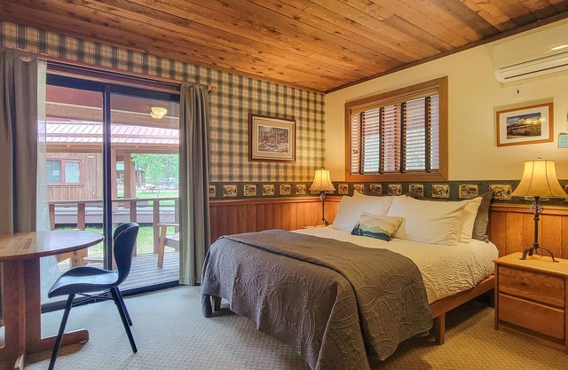 Cedar - pet-friendly room at The Inn At Mazama