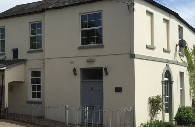 Cedars House: Six Bedroom Village House Sleeps 12