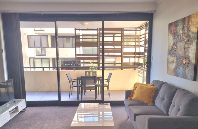 Central 2 bedroom, 2 bathroom apartment with balcony