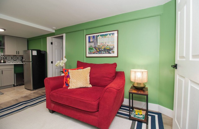 Central 2BR, Garden Suite, Top Amenities & Care!