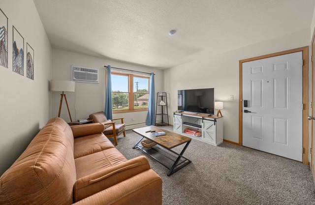 Central 2BR w/1G Wi-Fi + Workspace