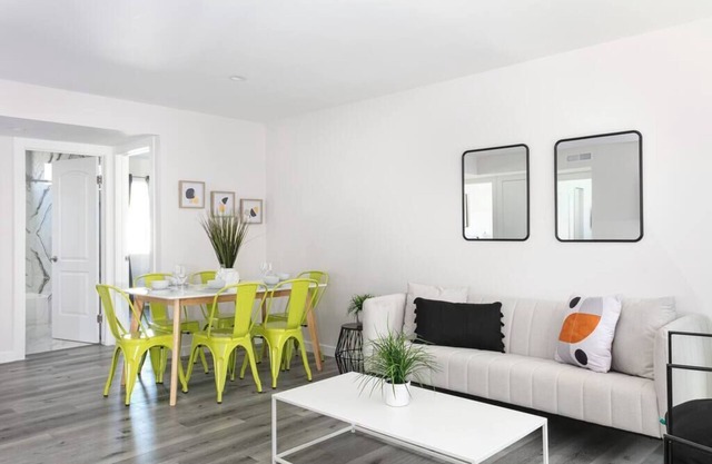 Central 3BR Apt | Near Americana