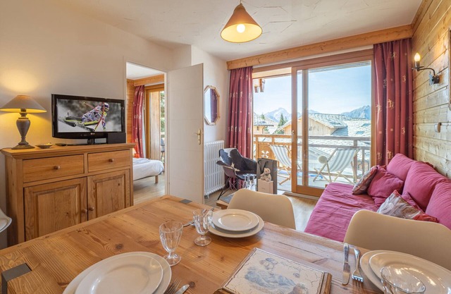 Central Apartment in Chalet, Near Shops and Ski Slopes