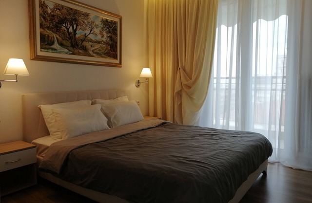Central Apartment on Clock Square D2