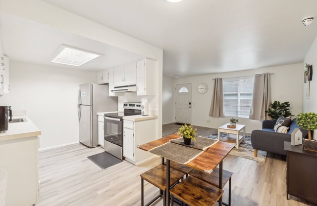 Central Bellevue Guesthouse 2 Bedroom Duplex